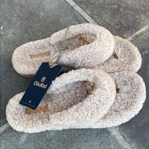 OluKai shearling flip flops size 8W NWT